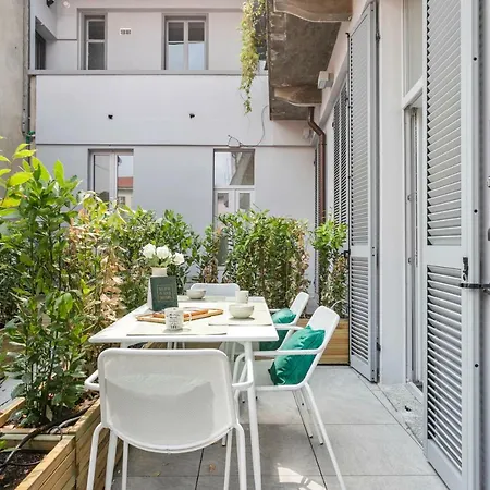 Apartment Palazzo Ungari - Bymyhomeincomo