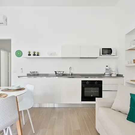Apartment Palazzo Ungari - Bymyhomeincomo Como