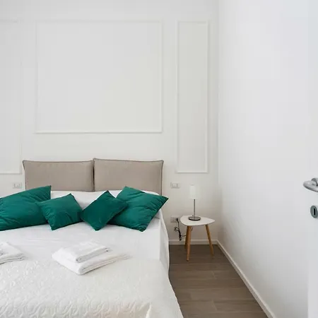 Palazzo Ungari - Bymyhomeincomo Apartment