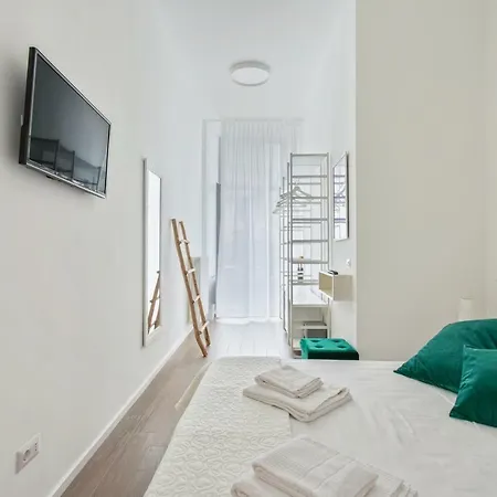 Apartment Palazzo Ungari - Bymyhomeincomo Como