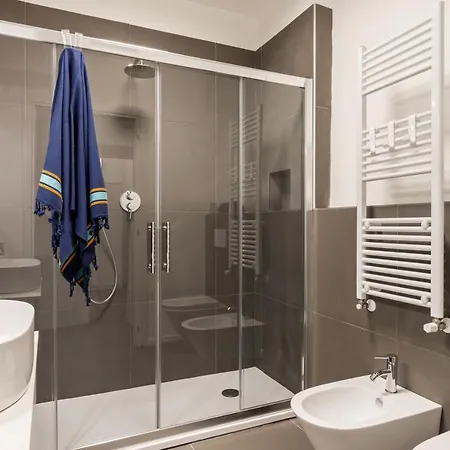 Apartment Palazzo Ungari - Bymyhomeincomo Como