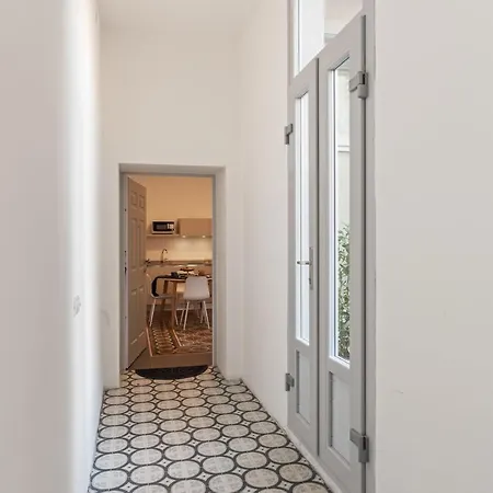 Palazzo Ungari - Bymyhomeincomo *