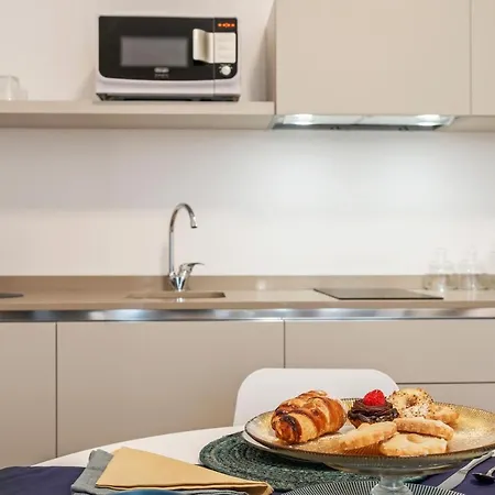 Apartment Palazzo Ungari - Bymyhomeincomo Como